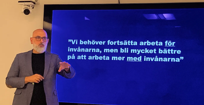 Demokrati och medborgarservice -yksikön kehittämis- ja analysointiosaston päällikkö Karim Zendegan kertoo Göteborgin kaupugin toiminnasta